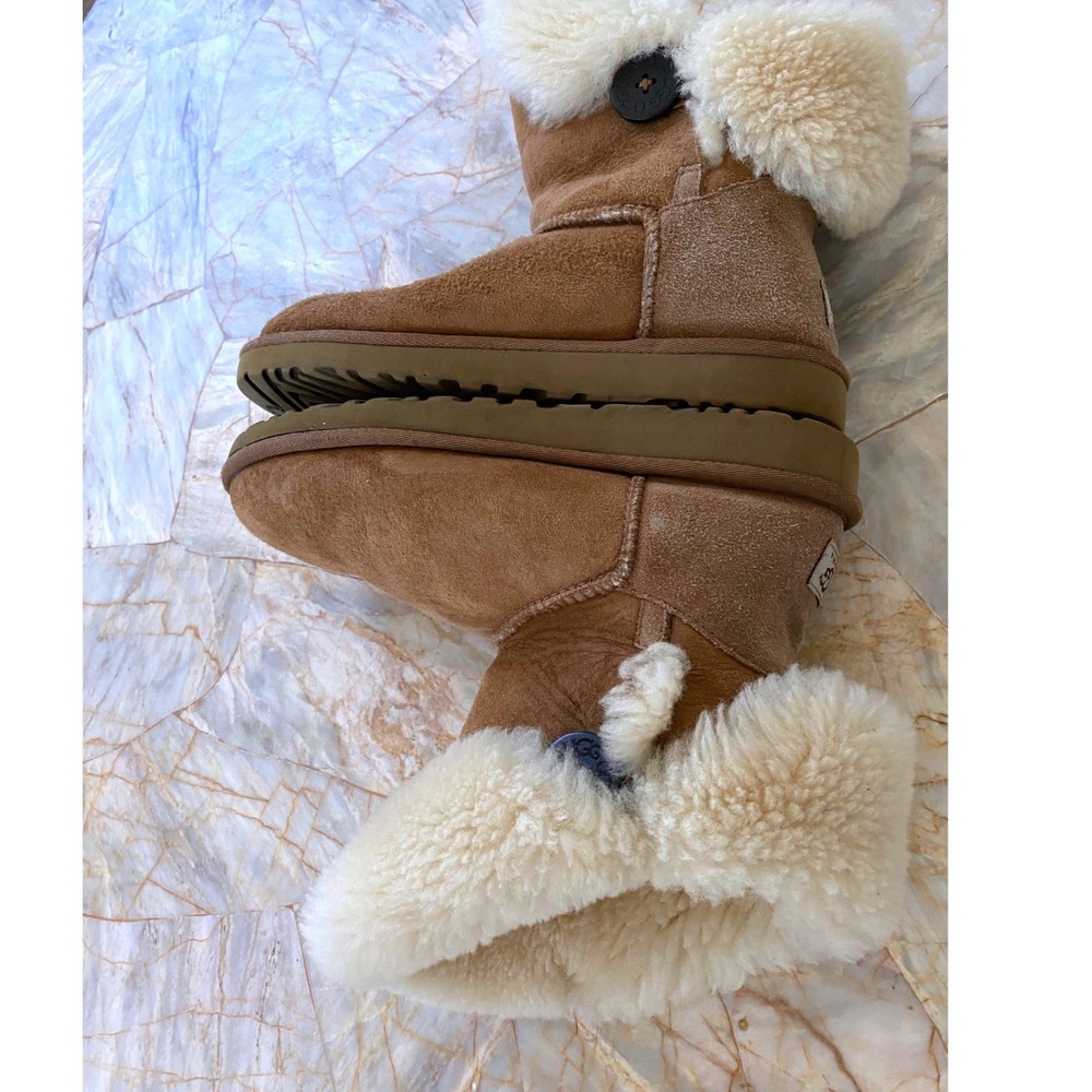 UGG Australia Bailey Button Chestnut Suede Shearling Boots Women Sz 8